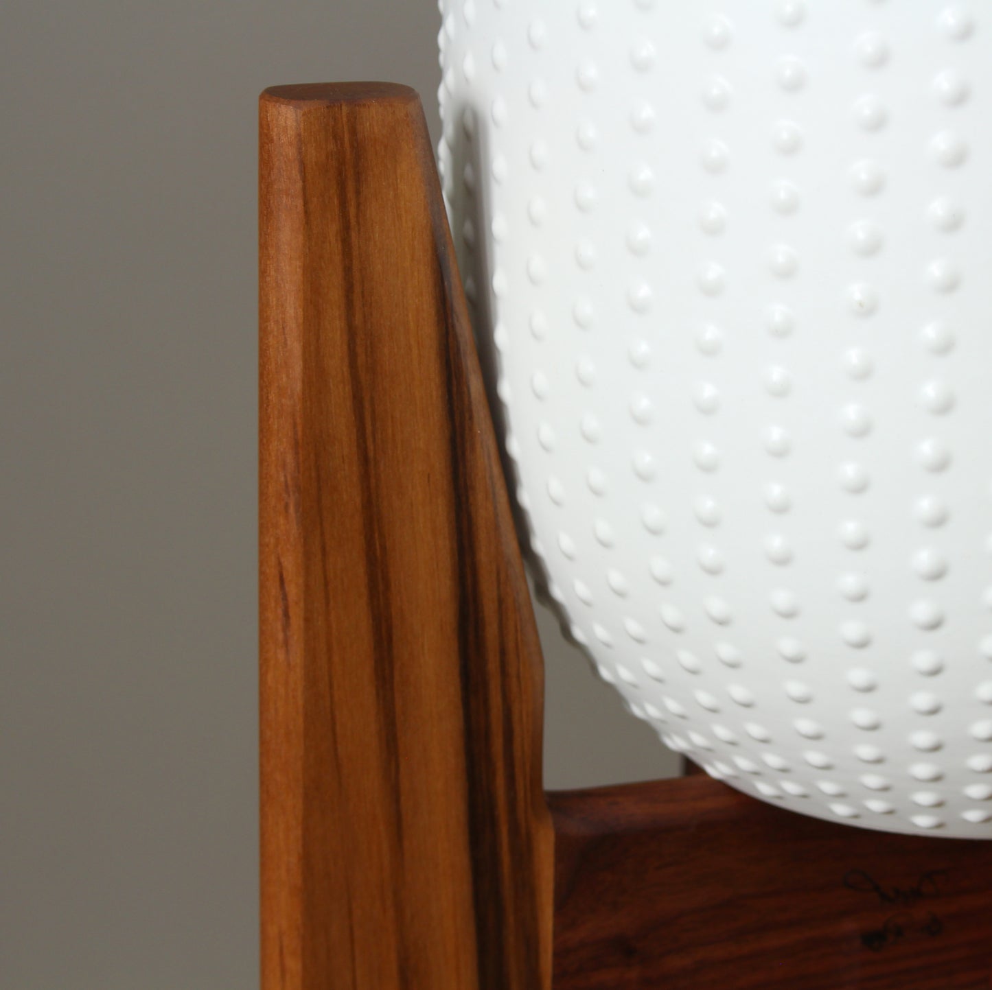 Standard height stands 16",20",24"