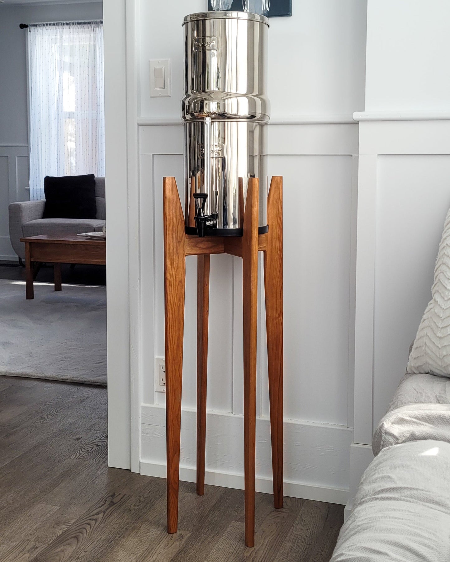 Water Filter Stand in White Oak